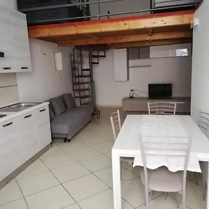 aurora-apartment-nel-cuore-di-napoli.hotels-amalfi.com/